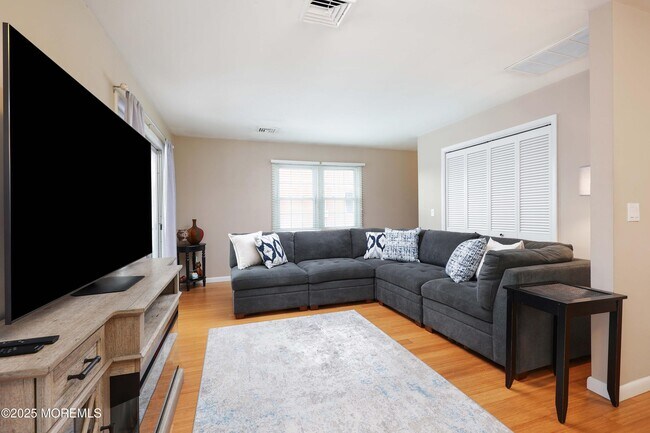 Building Photo - 41 Longpoint Dr