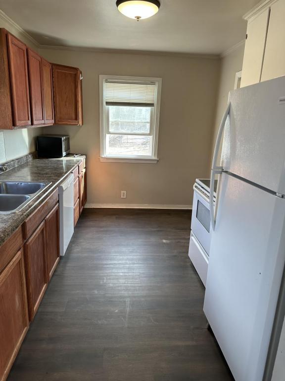 Foto principal - 105 E Adams St