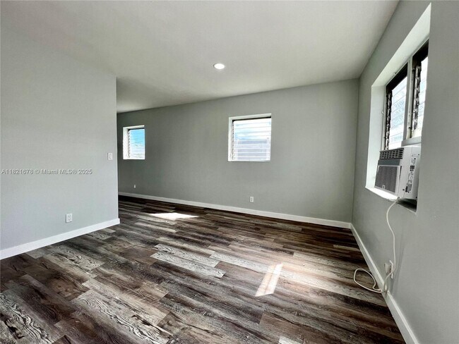 Foto del edificio - 830 NW 7th St