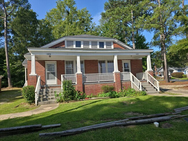 Building Photo - 2 bedroom 1 bath
