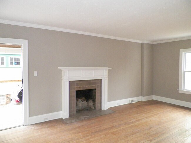 Building Photo - 2624 S Taylor Rd