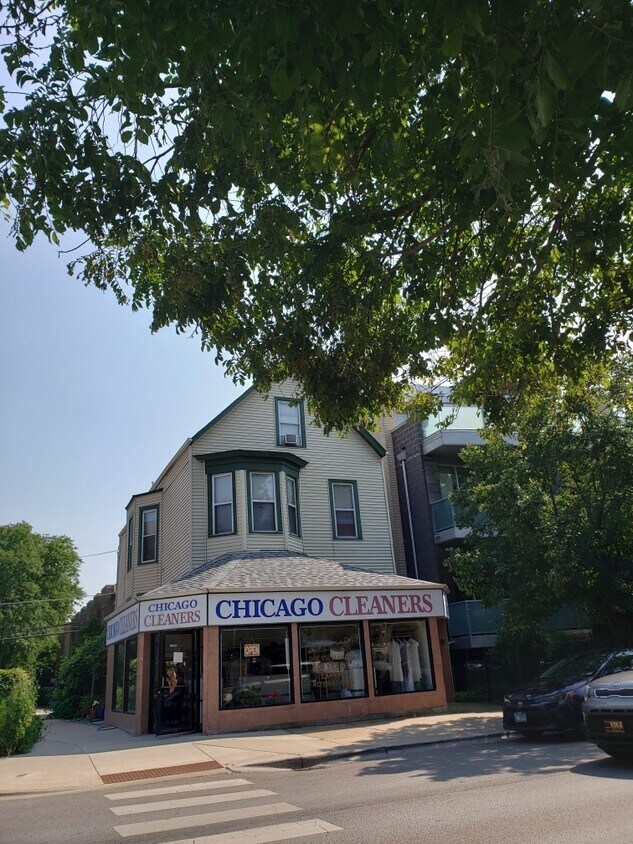Foto principal - 1435 W Diversey Pkwy