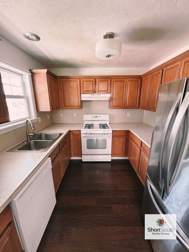 Foto del edificio - Wealthy St 4 bed 2 bath Single Family Home