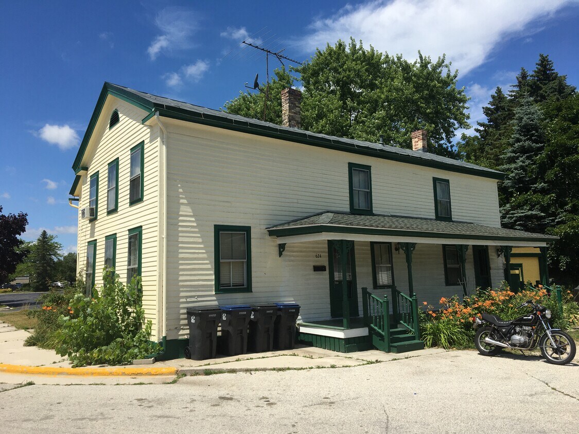 624 E Mill St Unit 624 lower, Plymouth, WI 53073 Apartments in