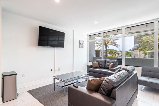 Foto del edificio - Beachfront Bloo's -2 Units-Ocean View Balc...