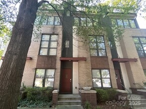 Building Photo - 716 N Alexander St