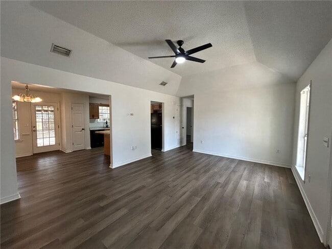 Building Photo - 112 Cluster Oaks Ct