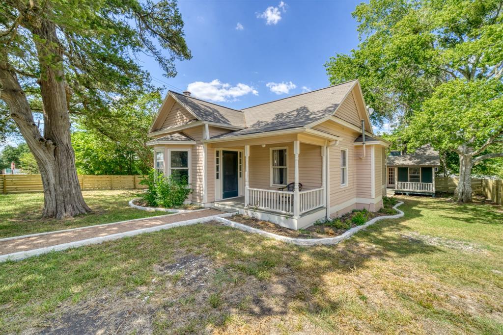 Foto principal - 806 E Main St