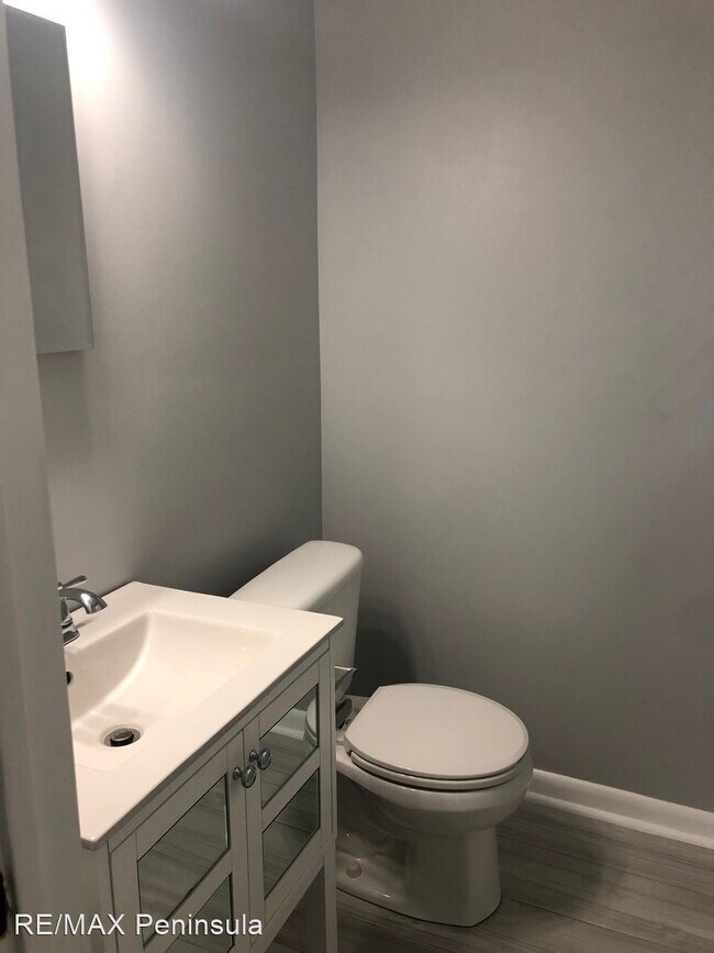 Building Photo - 3 br, 1.5 bath House - 102 Londonshire Ter...
