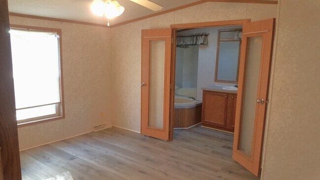 Foto del edificio - 4020 W Madison St