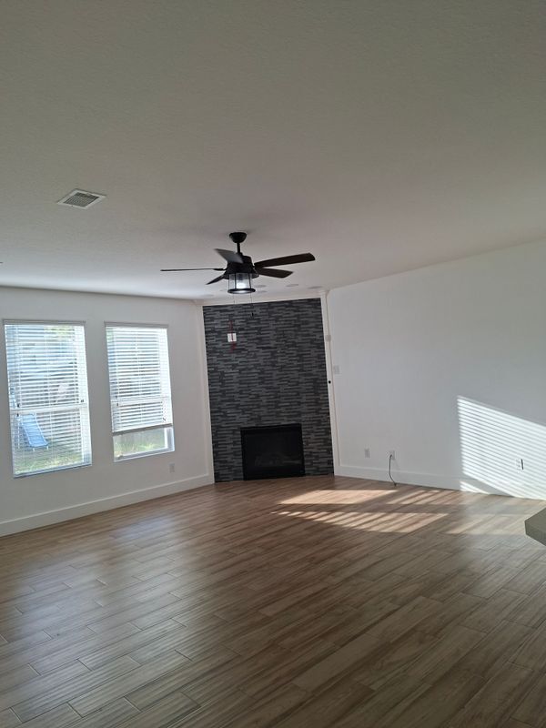 Foto del edificio - 8311 Caraway Lake Cir
