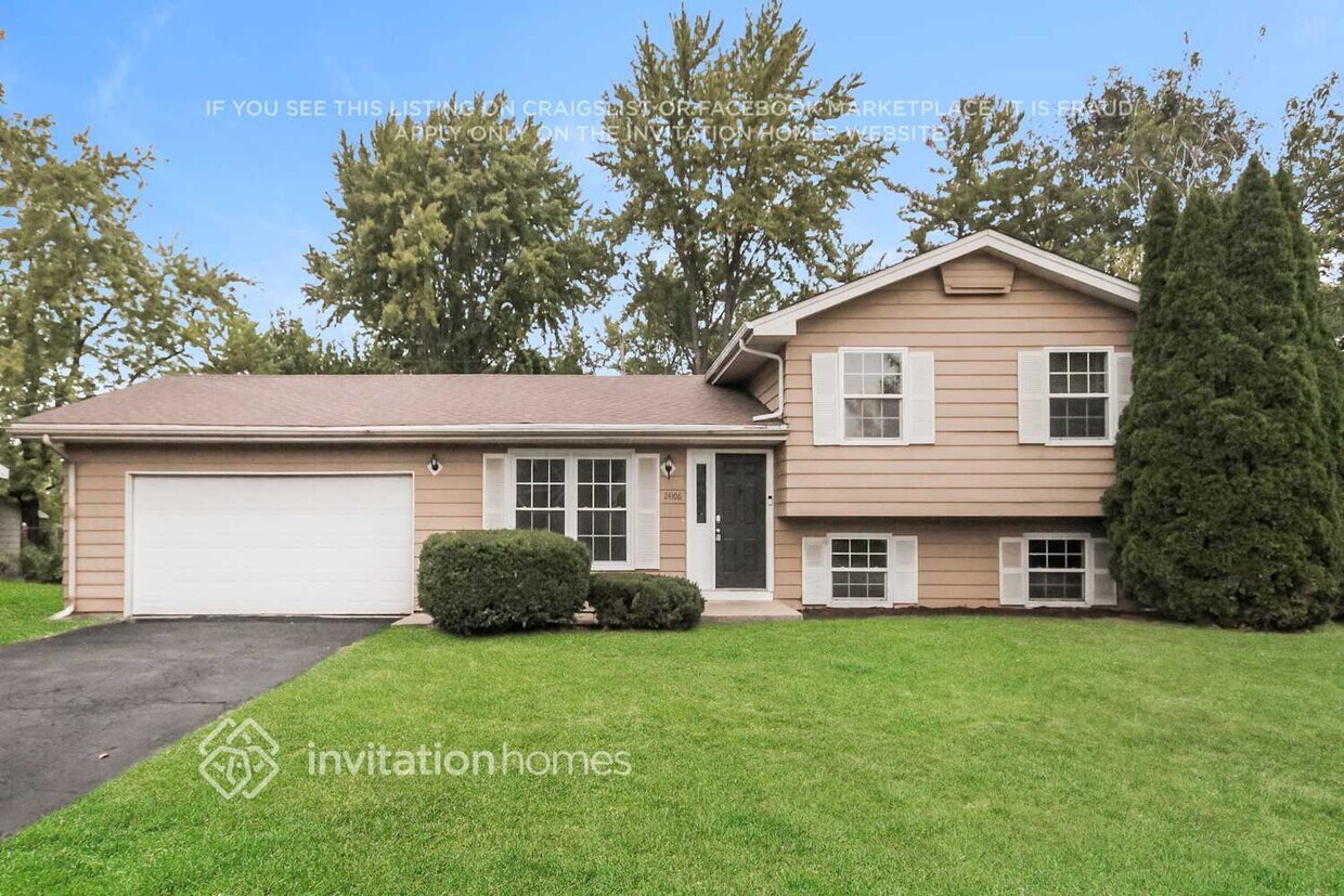 Foto principal - 24106 W Hazelcrest Dr