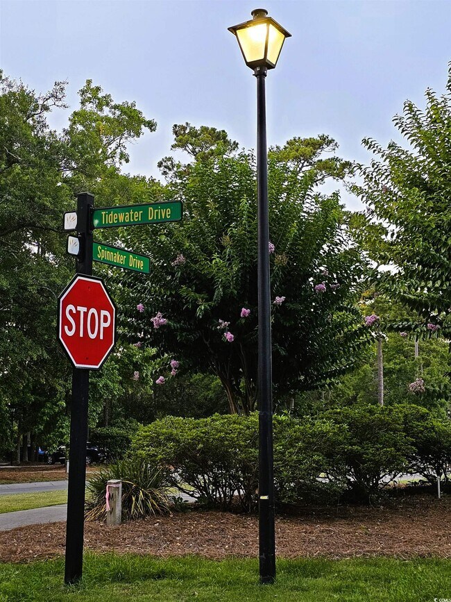 Building Photo - 1551 Spinnaker Dr