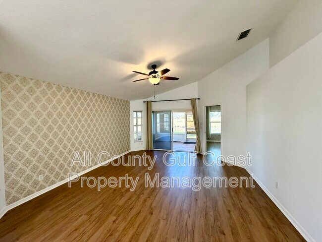 Foto del edificio - 4388 Fairway Dr