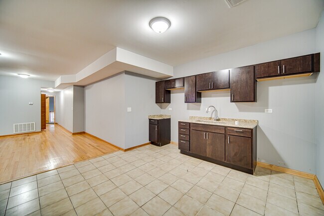 Foto del edificio - 8133 S Ingleside Ave