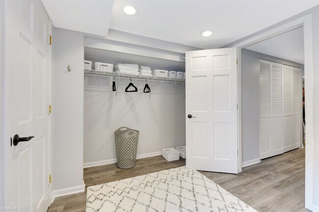 Building Photo - 3 br, 2 bath Duplex - 3996 Brunswick Avenu...