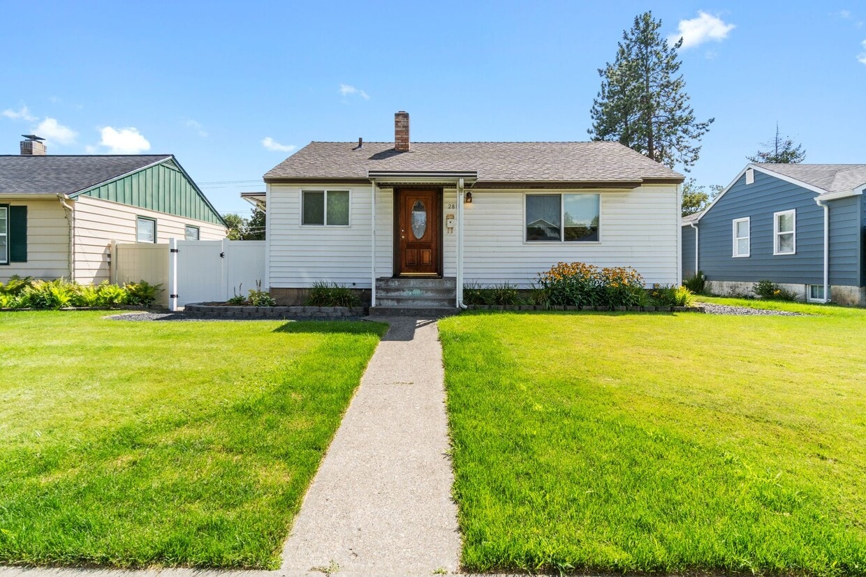 Primary Photo - Single Family Home on Spokanes North Side!!