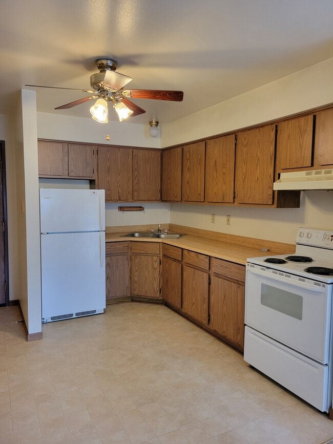 Lots of counter and cabinet space - W156N11495 Pilgrim Rd