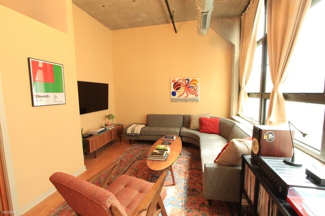 Building Photo - 2 br, 2 bath  - 3963 W Belmont Ave Unit 210