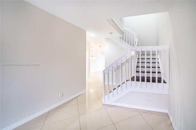 Building Photo - 5327 SW 40th Ave