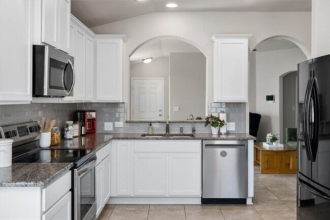 Foto del edificio - 3 Bedroom, 2 Bath, Single Story Home in Highland Park