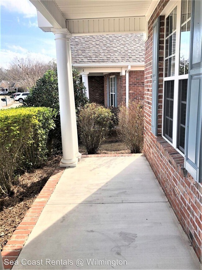 Building Photo - 1161 Greensview Cir