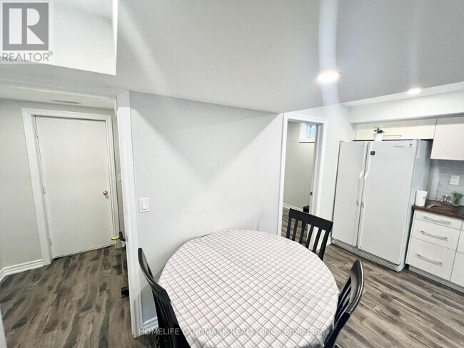 Photo du bâtiment - 18 Fountain Ct