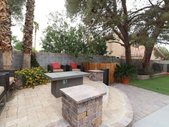 Building Photo - Discover Comfort and Convenience!