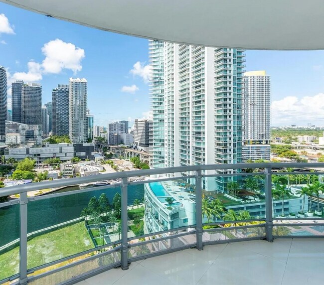 Foto del edificio - 350 S Miami Ave