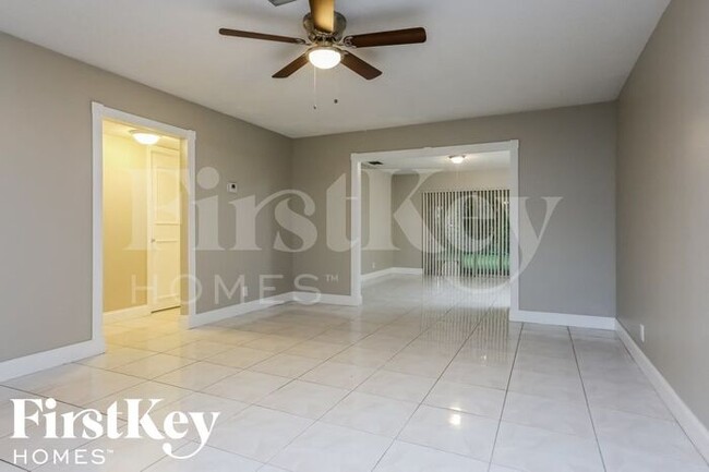 Foto del edificio - 3166 NW 69th Ct