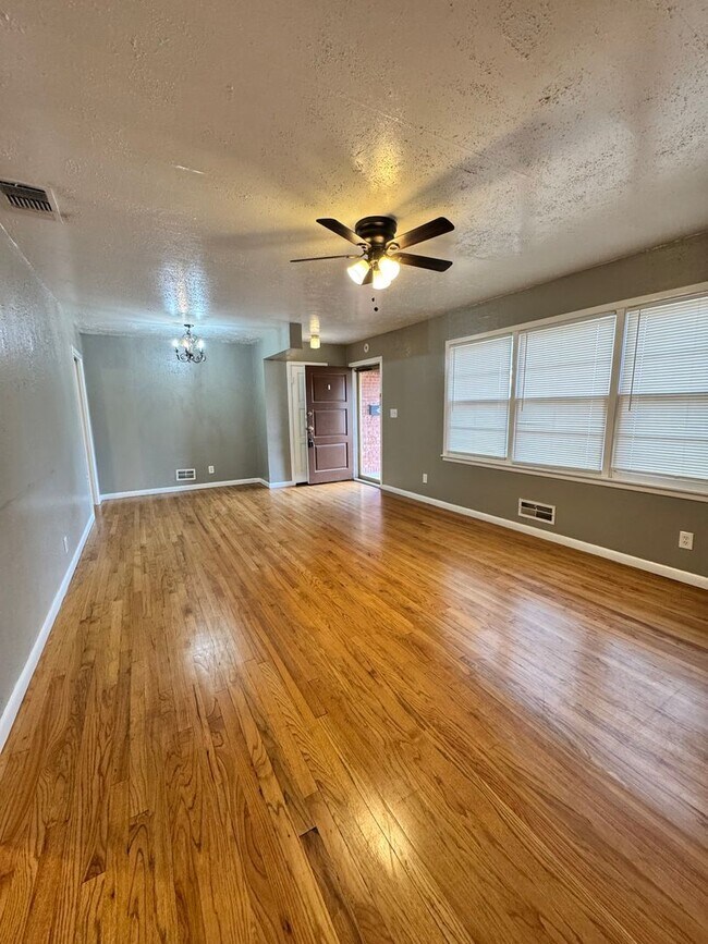 Building Photo - REDUCED  Spacious 3 bedroom