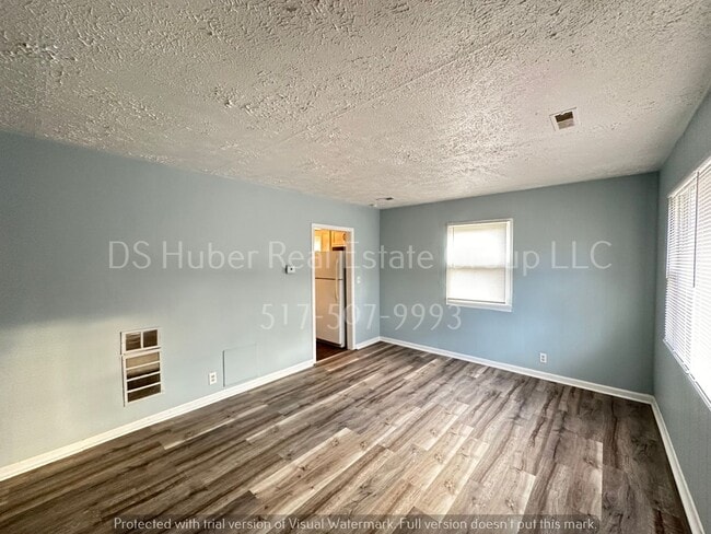 Building Photo - 3 Bed 1 Bath on Lansing's North Side