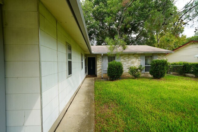 Foto del edificio - Updated home in established Schertz Neighb...