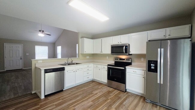 Building Photo - 523 Clearfield Dr