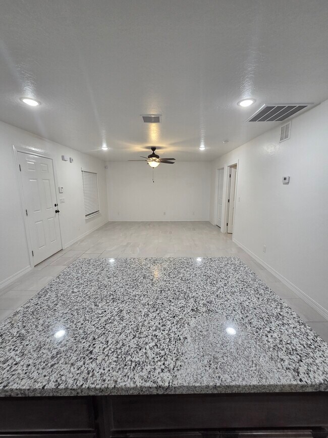 Sala de estar - 13101 Lopez Rd