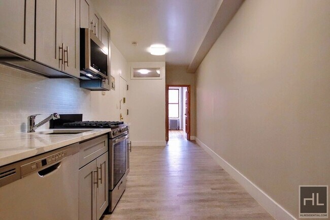 Foto del edificio - 2 bedroom apartment on FIRST AVENUE