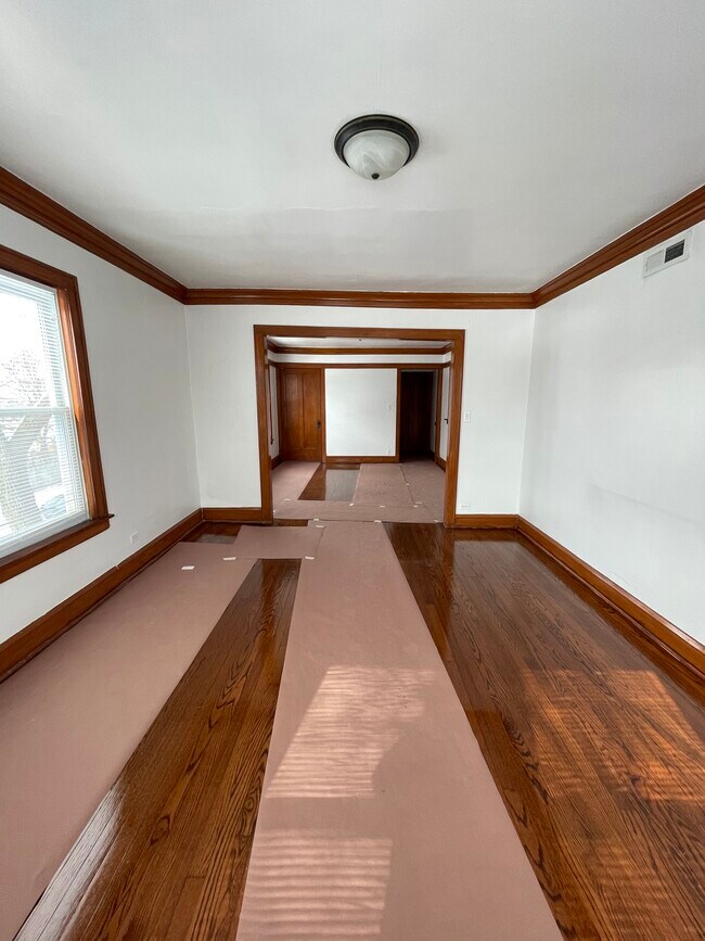 Foto del edificio - 3039 N LeClaire Ave