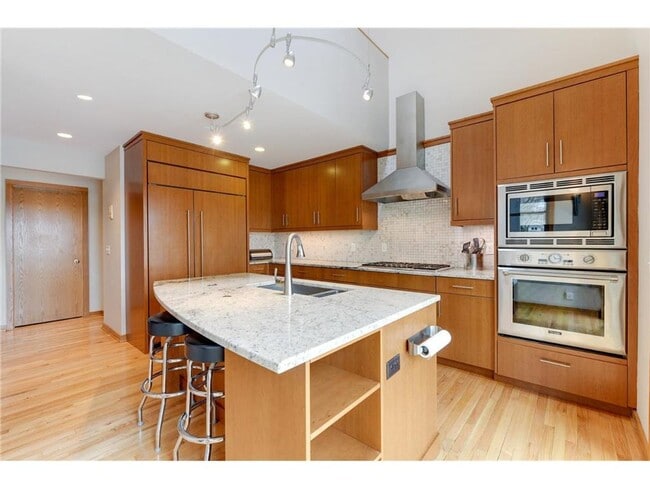 Foto del edificio - Lake Minnetonka Lakeshore