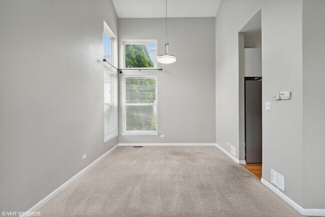 Foto del edificio - 2120 Periwinkle Ln