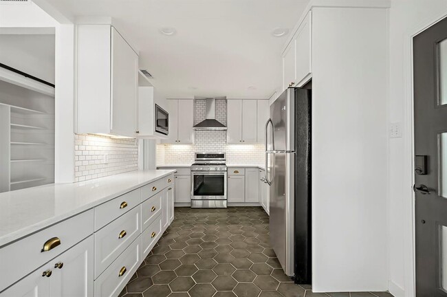 Building Photo - 1207 Ridgemont Dr