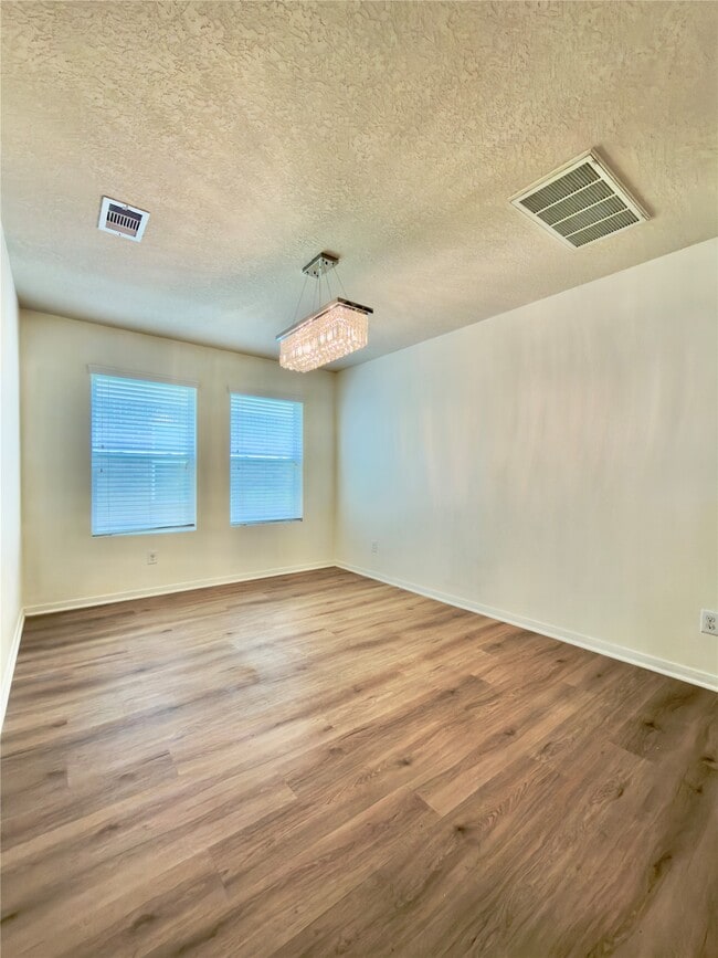 Building Photo - 4935 Fair Oak Dale Ln