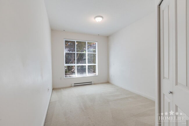 Photo du bâtiment - 15168-15133 33 Ave