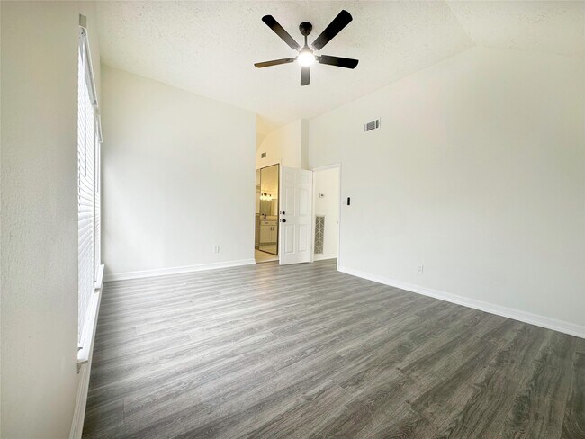 Foto del edificio - 9843 Stableway Dr