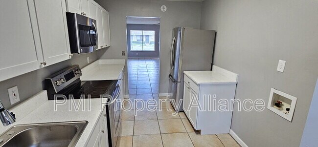 Foto del edificio - 725 Northlake Blvd