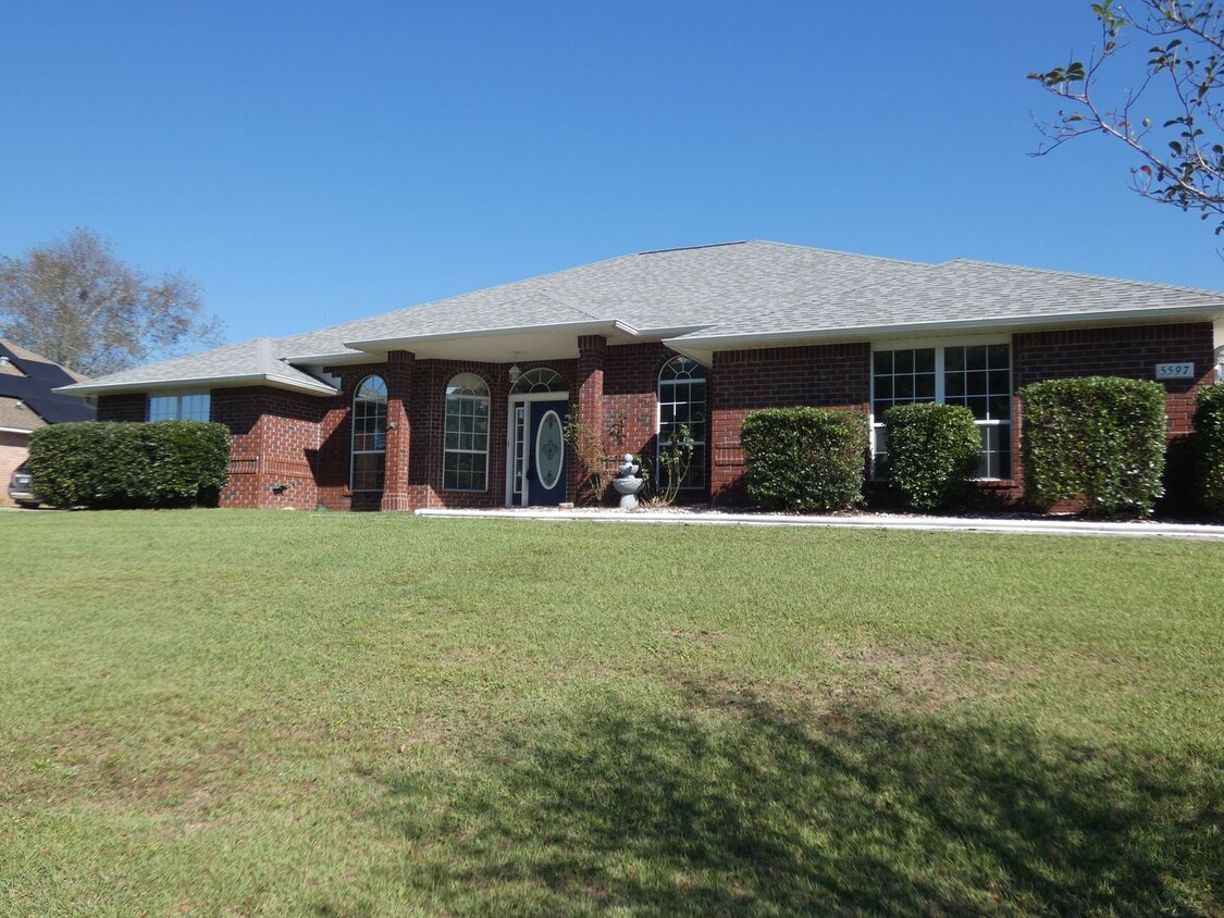 Primary Photo - Spacious 4-Bedroom, 3-Bath Home with Saltw...