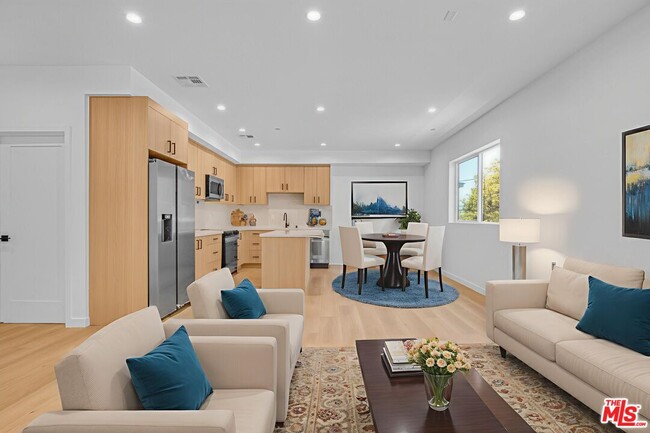 Foto del edificio - 10826-10824 Hesby St