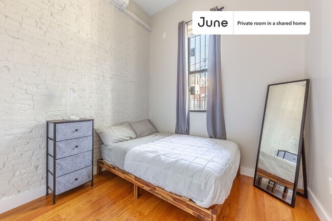 Building Photo - Room in Shared 4 bed/2 bath home