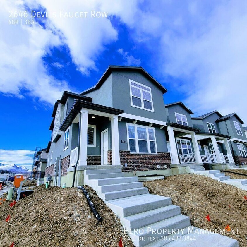 Primary Photo - Stunning BRAND NEW Townhomes!