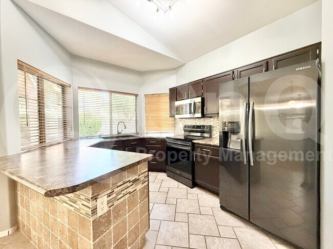 Foto del edificio - 1242 W Glenmere Dr