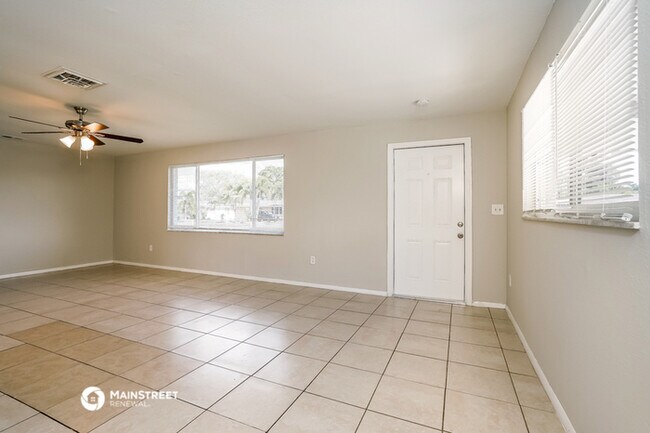 Building Photo - 30 Castlebar Cir